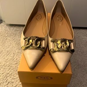 Tod’s Kate chain flat